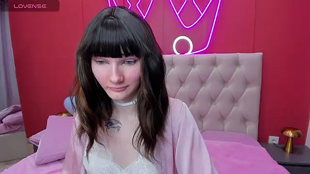 Lili flowerr online show from 13, 2, 2025