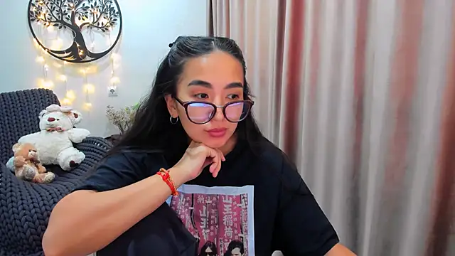 Snapshot of worldofkim chatting on 17, 2, 2026 worldofkim online show from 17, 2, 2026