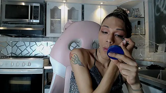 Snapshot of cristinaa_oz chatting on 15, 2, 2026 cristinaa oz online show from 15, 2, 2026