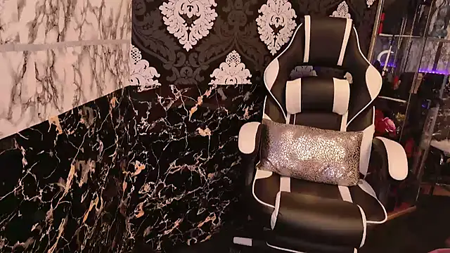 Snapshot of Luiza_Hammer chatting on 14, 2, 2025 Luiza Hammer online show from 14, 2, 2025