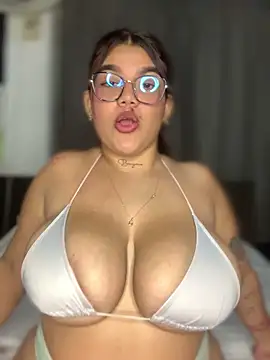 Snapshot of Michellesexxy chatting on 8, 1, 2025 Michellesexxy online show from 8, 1, 2025