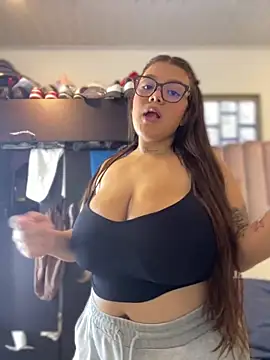 Snapshot of Michellesexxy chatting on 1, 10, 2025 Michellesexxy online show from 1, 10, 2025