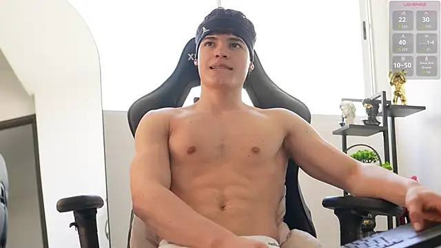 Snapshot of Max_cortes1 chatting on 21, 10, 2025 Max cortes1 online show from 21, 10, 2025