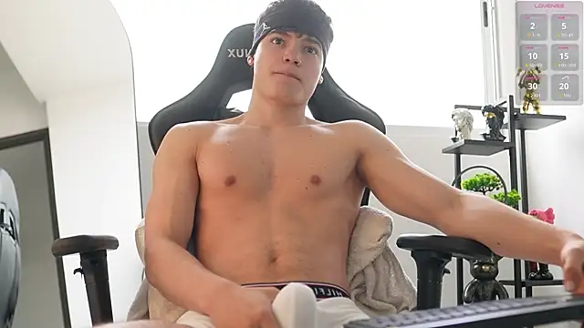 Snapshot of Max_cortes1 chatting on 22, 10, 2025 Max cortes1 online show from 22, 10, 2025