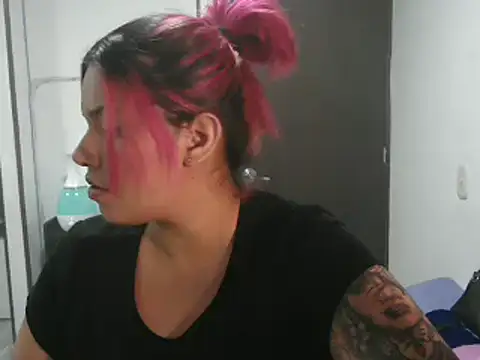 Snapshot of CarolinaRincon chatting on 4, 3, 2025 CarolinaRincon online show from 4, 3, 2025