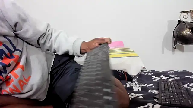 AlejoKhalifa  online show from 26, 2, 2025