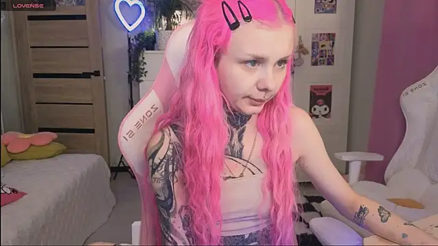 Britney Lynch online show from 17, 10, 2025