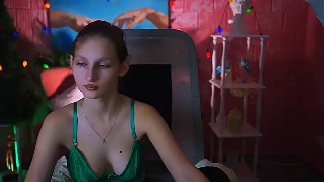 Snapshot of EllaHorton chatting on 4, 1, 2025 EllaHorton online show from 4, 1, 2025