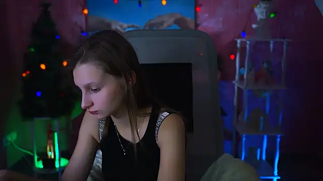 Snapshot of EllaHorton chatting on 8, 1, 2025 EllaHorton online show from 8, 1, 2025