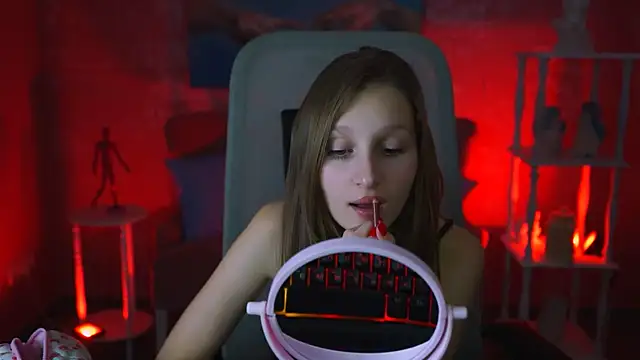 Snapshot of EllaHorton chatting on 8, 2, 2025 EllaHorton online show from 8, 2, 2025