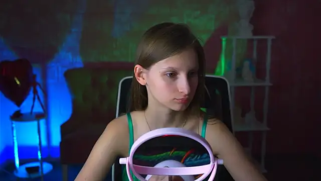 Snapshot of EllaHorton chatting on 1, 3, 2025 EllaHorton online show from 1, 3, 2025