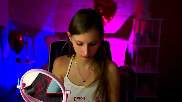 Snapshot of EllaHorton chatting on 5, 3, 2025 EllaHorton online show from 5, 3, 2025