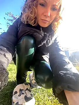 Snapshot of Anita-Smith chatting on 31, 10, 2025 Anita-Smith online show from 31, 10, 2025