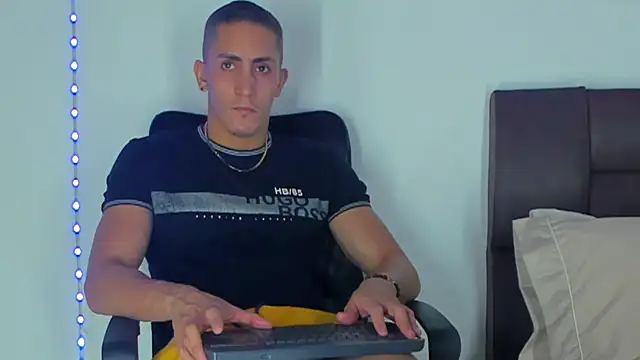 MikeRoss7777 online show from 18, 12, 2024