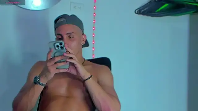 MikeRoss7777 online show from 11, 1, 2025