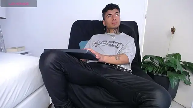 Snapshot of JuanCamiilo_66 chatting on 31, 12, 2024 JuanCamiilo 66 online show from 31, 12, 2024