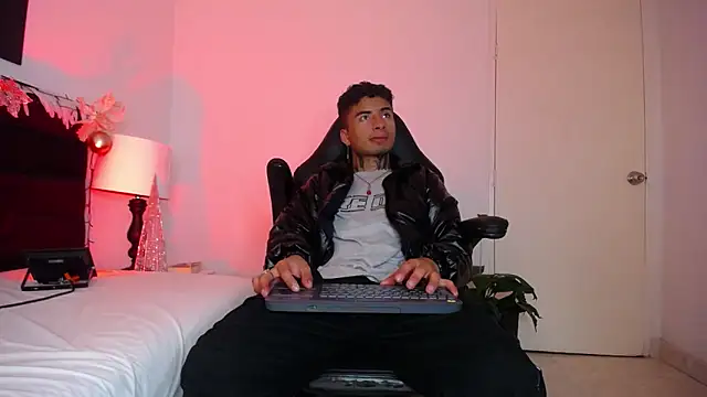 Snapshot of JuanCamiilo_66 chatting on 2, 1, 2025 JuanCamiilo 66 online show from 2, 1, 2025