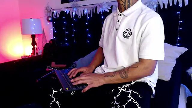 Snapshot of JuanCamiilo_66 chatting on 28, 11, 2025 JuanCamiilo 66 online show from 28, 11, 2025