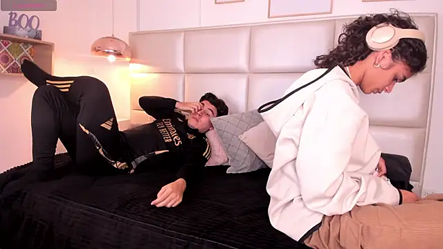 ZukyXYakihiro89 online show from 4, 2, 2025