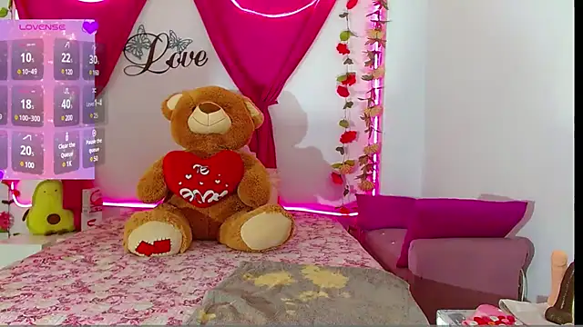 natashakissess online show from 4, 1, 2025