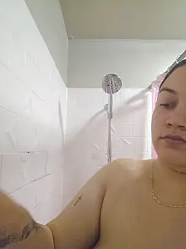 Snapshot of honeeyyy_pot chatting on 20, 12, 2025 honeeyyy pot online show from 20, 12, 2025