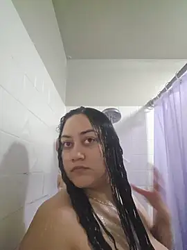 Snapshot of honeeyyy_pot chatting on 17, 1, 2026 honeeyyy pot online show from 17, 1, 2026