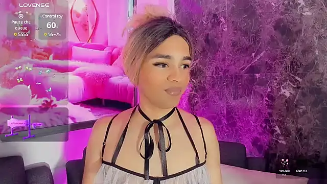 Emmaa Saenz  online show from 10, 1, 2025