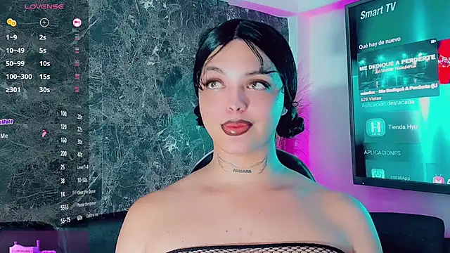 Emmaa Saenz  online show from 12, 2, 2026