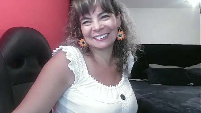 Snapshot of charlotedoll chatting on 14, 10, 2025 charlotedoll online show from 14, 10, 2025