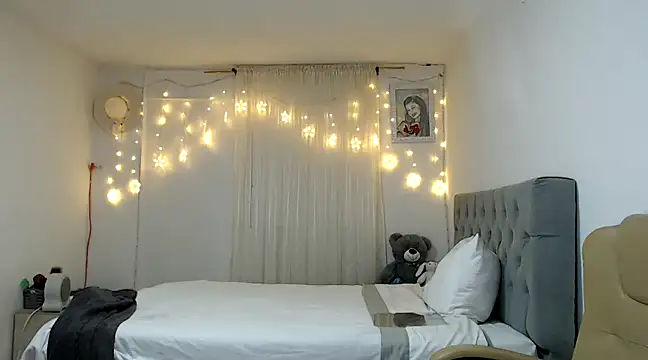 Snapshot of ZajiraShane chatting on 16, 12, 2024 ZajiraShane online show from 16, 12, 2024