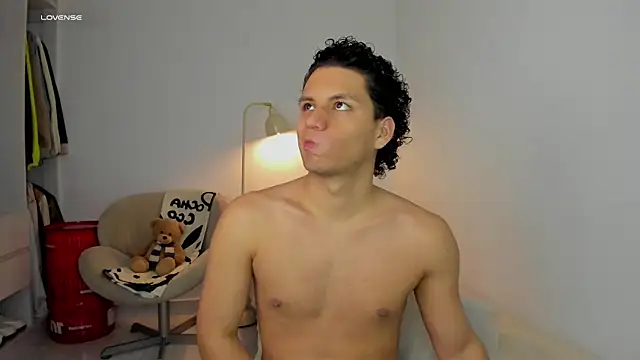 Snapshot of Curlblue chatting on 28, 10, 2025 Curlblue online show from 28, 10, 2025