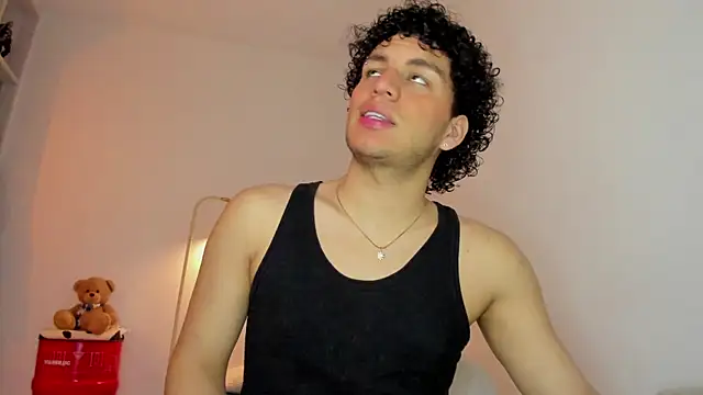 Snapshot of Curlblue chatting on 11, 11, 2025 Curlblue online show from 11, 11, 2025