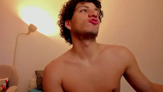 Snapshot of Curlblue chatting on 16, 11, 2025 Curlblue online show from 16, 11, 2025