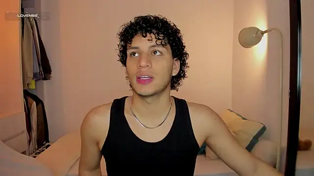 Snapshot of Curlblue chatting on 24, 11, 2025 Curlblue online show from 24, 11, 2025