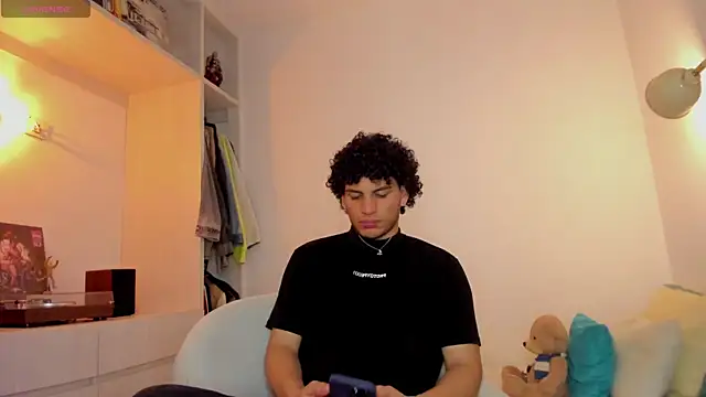 Snapshot of Curlblue chatting on 25, 11, 2025 Curlblue online show from 25, 11, 2025