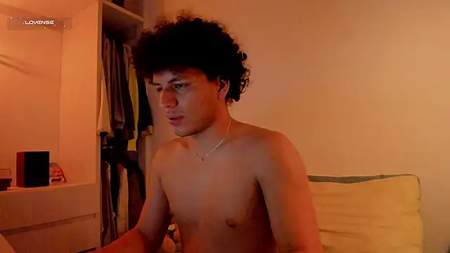 Snapshot of Curlblue chatting on 4, 12, 2025 Curlblue online show from 4, 12, 2025