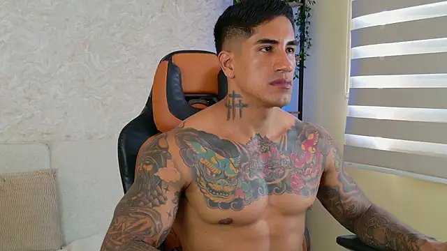 Snapshot of AdanReilly chatting on 1, 2, 2025 AdanReilly online show from 1, 2, 2025