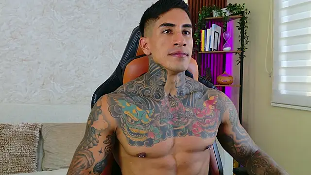 Snapshot of AdanReilly chatting on 23, 10, 2025 AdanReilly online show from 23, 10, 2025