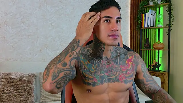 Snapshot of AdanReilly chatting on 14, 11, 2025 AdanReilly online show from 14, 11, 2025