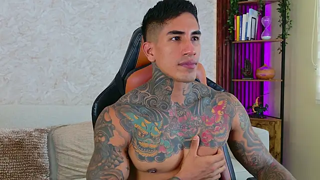 Snapshot of AdanReilly chatting on 18, 11, 2025 AdanReilly online show from 18, 11, 2025