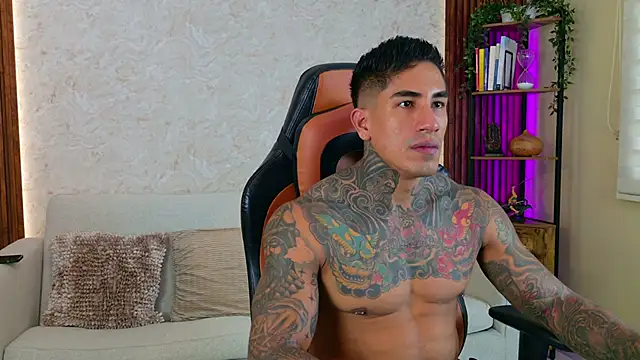 Snapshot of AdanReilly chatting on 28, 11, 2025 AdanReilly online show from 28, 11, 2025