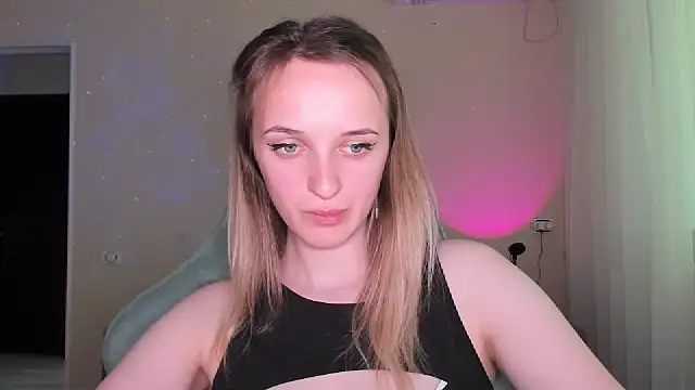 Snapshot of RouseReed chatting on 23, 4, 2026 RouseReed online show from 23, 4, 2026