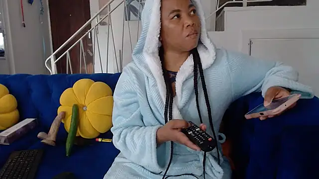 MassivebootyBrunette online show from 23, 6, 2026