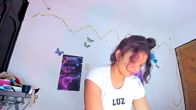 Emily Coper18 online show from 20, 2, 2025