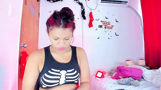 Emily Coper18 online show from 10, 10, 2025