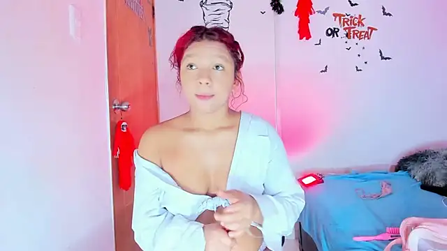 Emily Coper18 online show from 13, 10, 2025