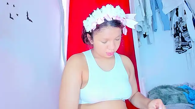 Emily Coper18 online show from 28, 11, 2025