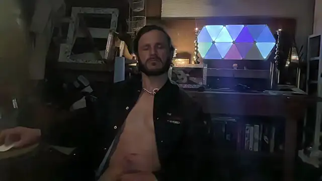 Snapshot of CowboyZuhly chatting on 7, 4, 2026 CowboyZuhly online show from 7, 4, 2026