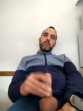 Snapshot of leon3875 chatting on 2, 12, 2025 leon3875 online show from 2, 12, 2025