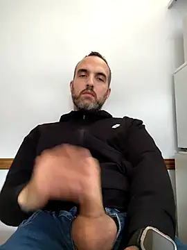 Snapshot of leon3875 chatting on 3, 12, 2025 leon3875 online show from 3, 12, 2025